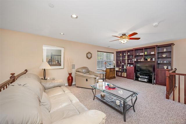 8 Hannah Lane, Middle Island, NY 11953
