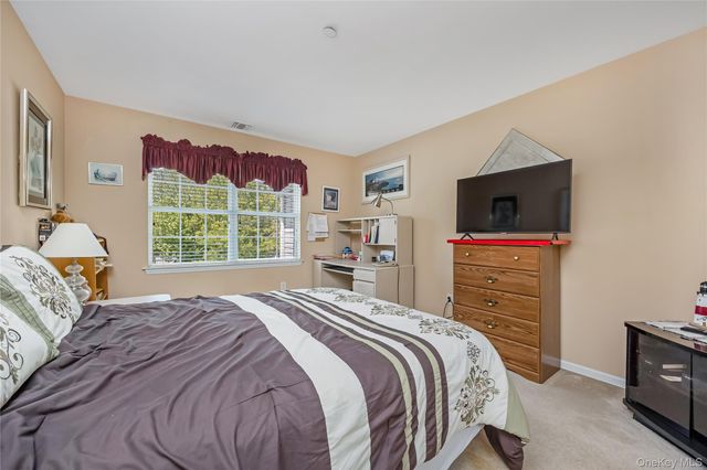 8 Hannah Lane, Middle Island, NY 11953