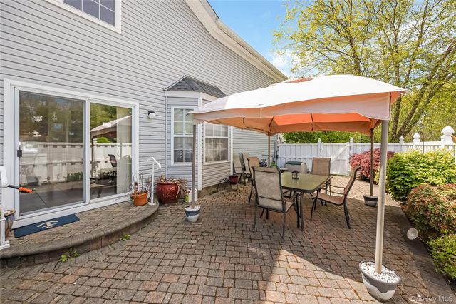 8 Hannah Lane, Middle Island, NY 11953