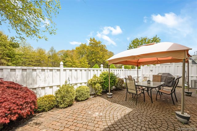 8 Hannah Lane, Middle Island, NY 11953