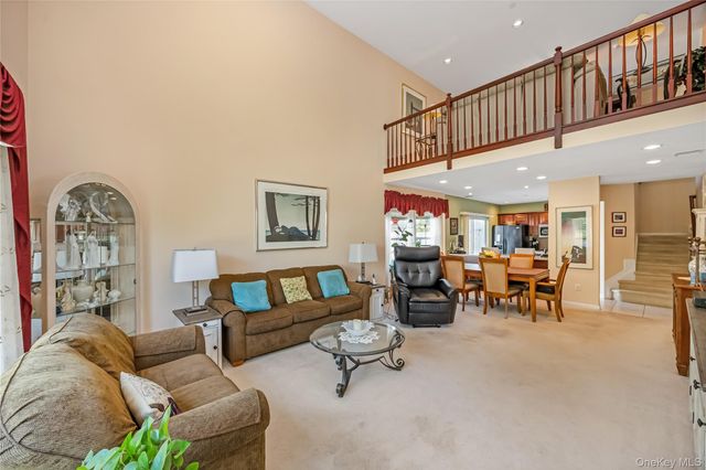 8 Hannah Lane, Middle Island, NY 11953