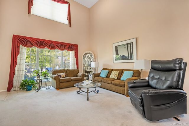 8 Hannah Lane, Middle Island, NY 11953