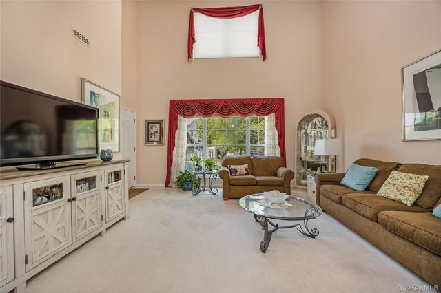 8 Hannah Lane, Middle Island, NY 11953