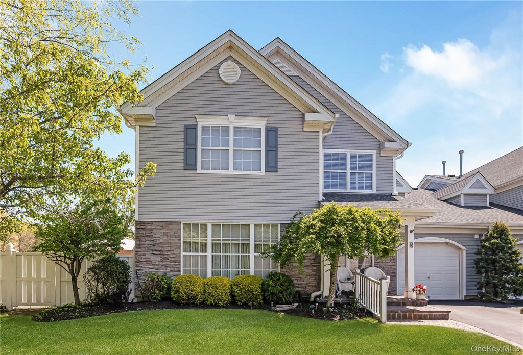 8 Hannah Lane, Middle Island, NY 11953