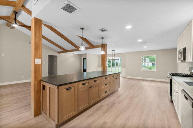 566 Beauregard Drive, Conroe, TX 77302