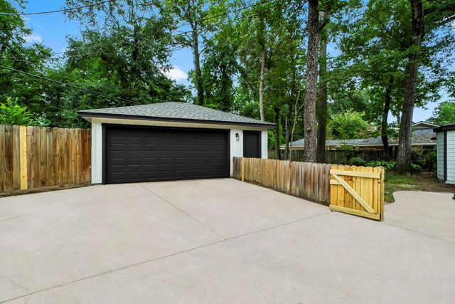 566 Beauregard Drive, Conroe, TX 77302