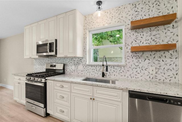 566 Beauregard Drive, Conroe, TX 77302