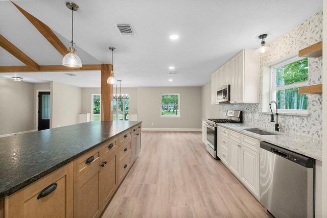 566 Beauregard Drive, Conroe, TX 77302