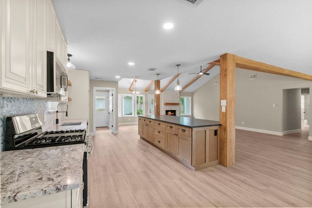 566 Beauregard Drive, Conroe, TX 77302