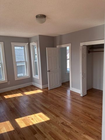 48 Hastings St 2, Lowell, MA 01851