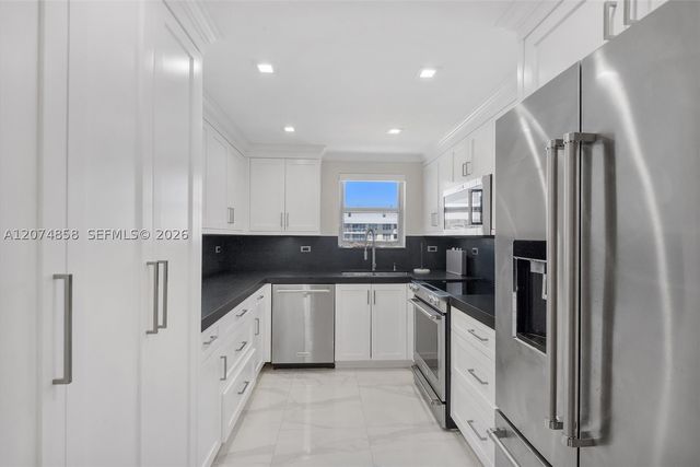 5555 Collins Ave 16B, Miami Beach, FL 33140
