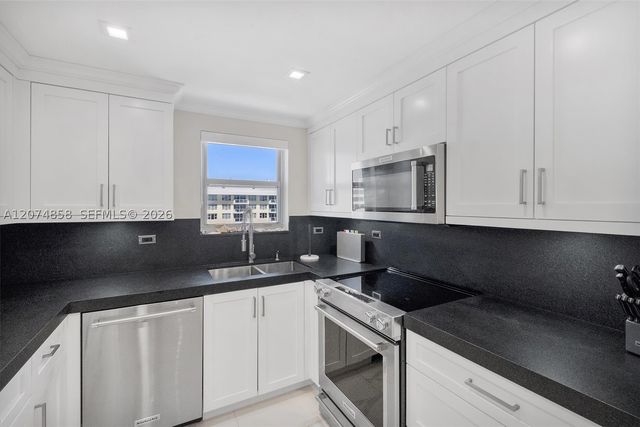 5555 Collins Ave 16B, Miami Beach, FL 33140