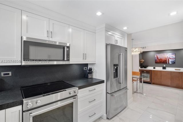 5555 Collins Ave 16B, Miami Beach, FL 33140