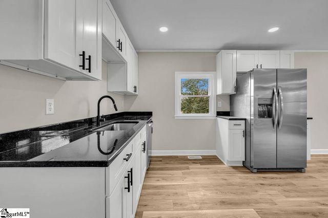 410 E South 3rd Street, Seneca, SC 29678