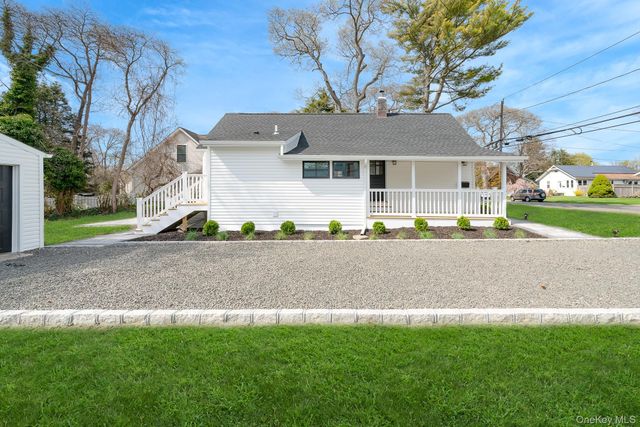 88 Cliff Avenue, Sayville, NY 11782