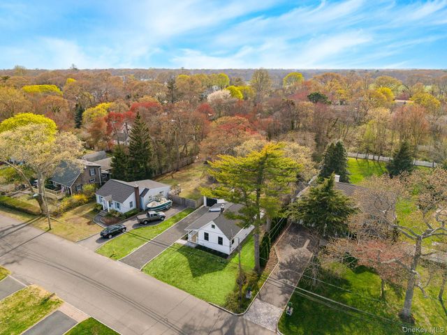 88 Cliff Avenue, Sayville, NY 11782