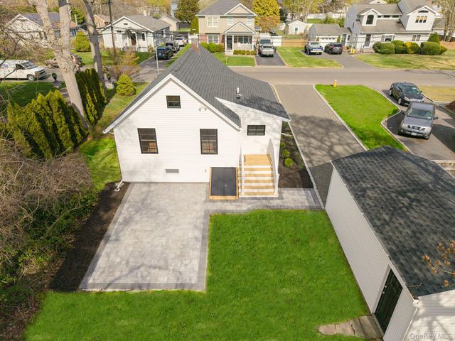 88 Cliff Avenue, Sayville, NY 11782