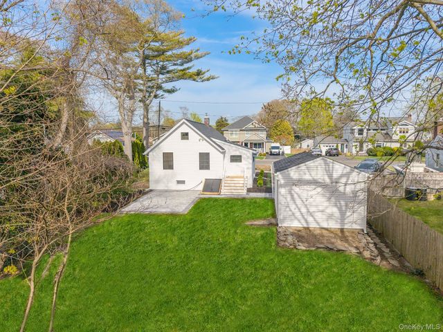 88 Cliff Avenue, Sayville, NY 11782