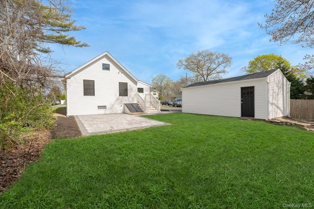 88 Cliff Avenue, Sayville, NY 11782
