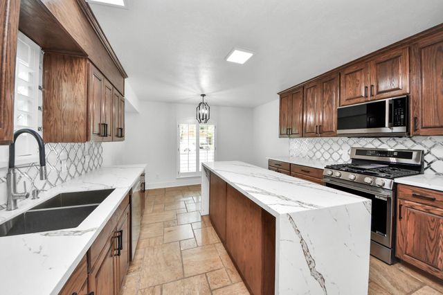 4631 Mi Castillo Court, Houston, TX 77045