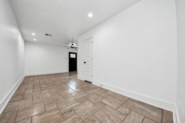 4631 Mi Castillo Court, Houston, TX 77045
