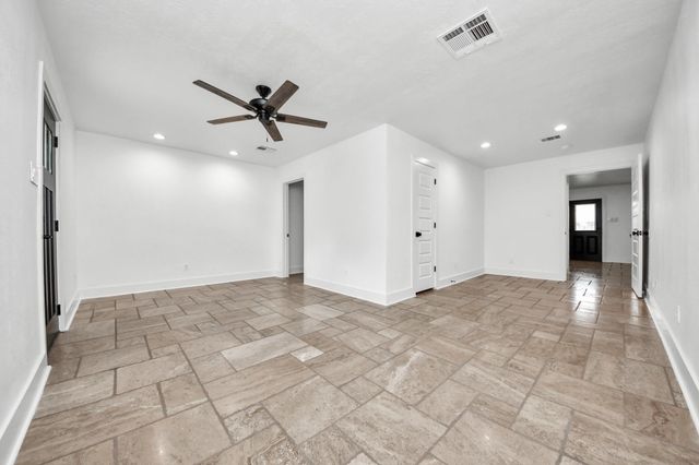 4631 Mi Castillo Court, Houston, TX 77045