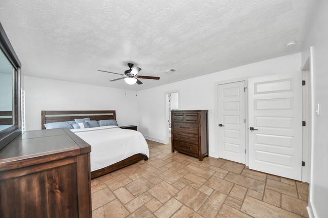 4631 Mi Castillo Court, Houston, TX 77045
