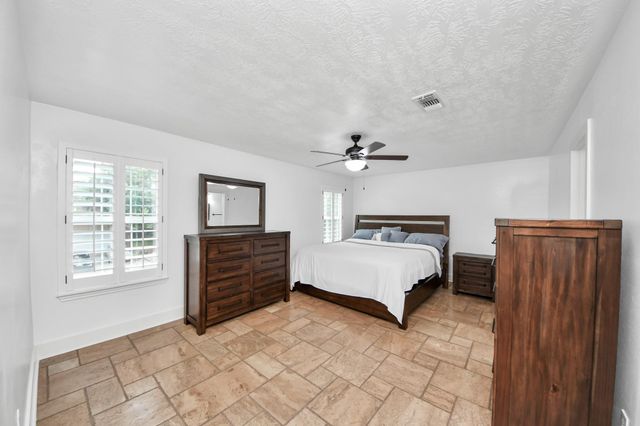 4631 Mi Castillo Court, Houston, TX 77045