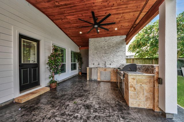 4631 Mi Castillo Court, Houston, TX 77045