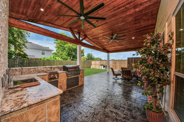 4631 Mi Castillo Court, Houston, TX 77045