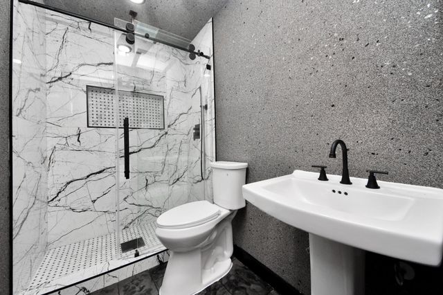 4631 Mi Castillo Court, Houston, TX 77045