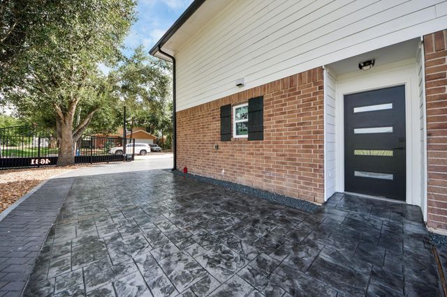 4631 Mi Castillo Court, Houston, TX 77045