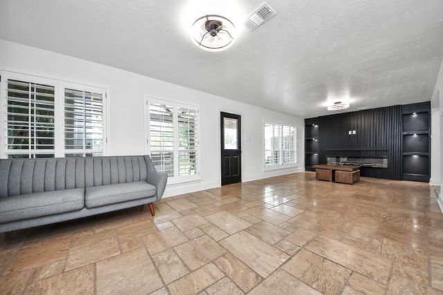 4631 Mi Castillo Court, Houston, TX 77045