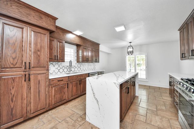 4631 Mi Castillo Court, Houston, TX 77045