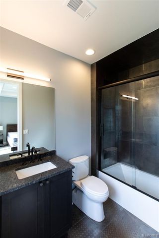 556 Barrington Court, Bloomfield Hills, MI 48304