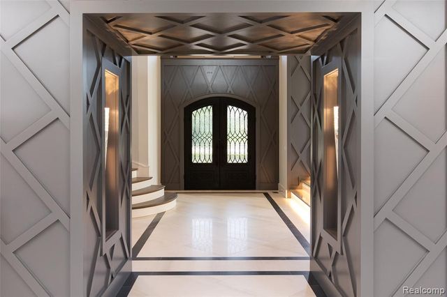 556 Barrington Court, Bloomfield Hills, MI 48304