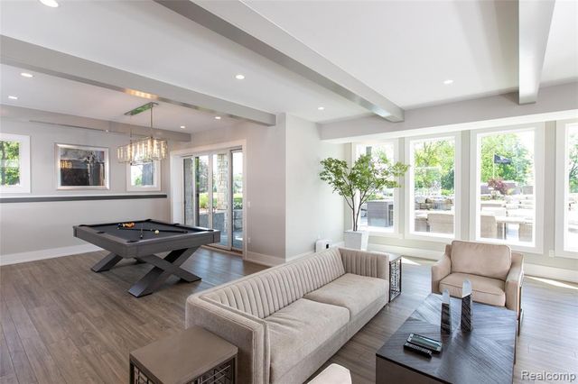 556 Barrington Court, Bloomfield Hills, MI 48304