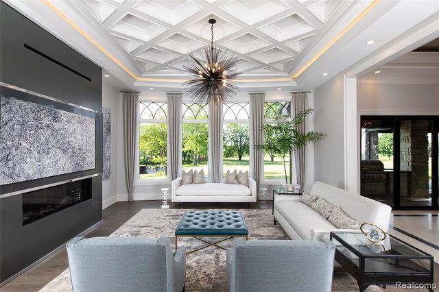 556 Barrington Court, Bloomfield Hills, MI 48304