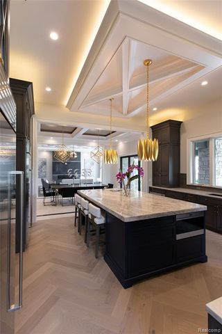 556 Barrington Court, Bloomfield Hills, MI 48304