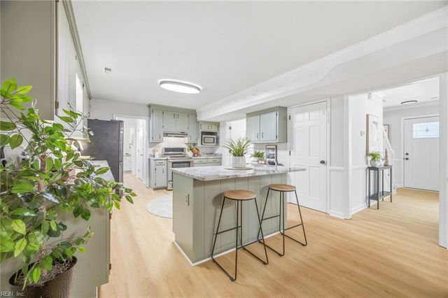 122 Michaels Woods DR, Hampton, VA 23666