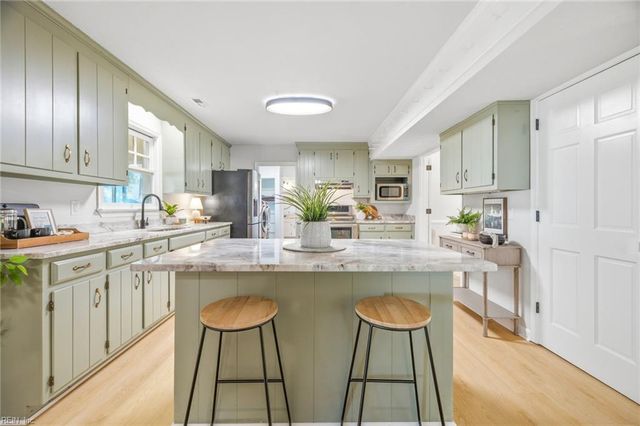 122 Michaels Woods DR, Hampton, VA 23666