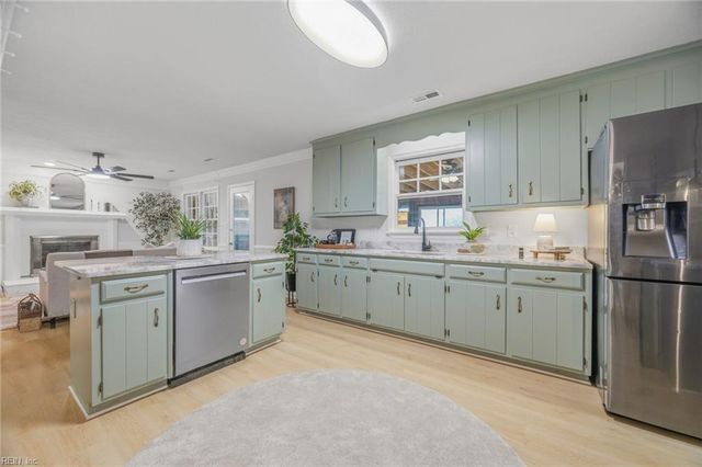 122 Michaels Woods DR, Hampton, VA 23666