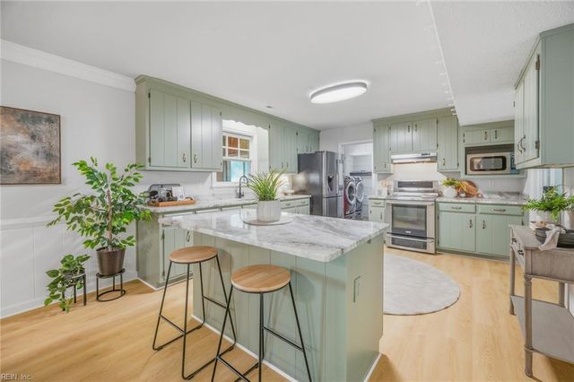 122 Michaels Woods DR, Hampton, VA 23666