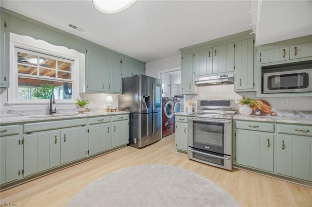 122 Michaels Woods DR, Hampton, VA 23666