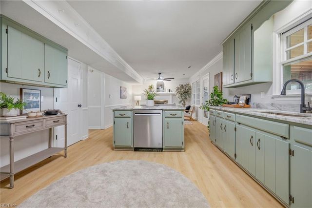 122 Michaels Woods DR, Hampton, VA 23666