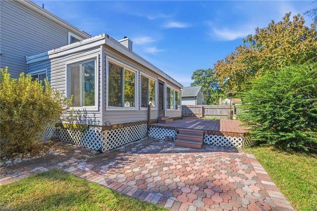 122 Michaels Woods DR, Hampton, VA 23666