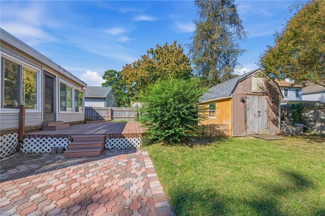 122 Michaels Woods DR, Hampton, VA 23666