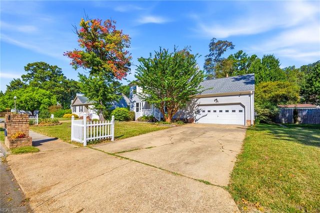 122 Michaels Woods DR, Hampton, VA 23666