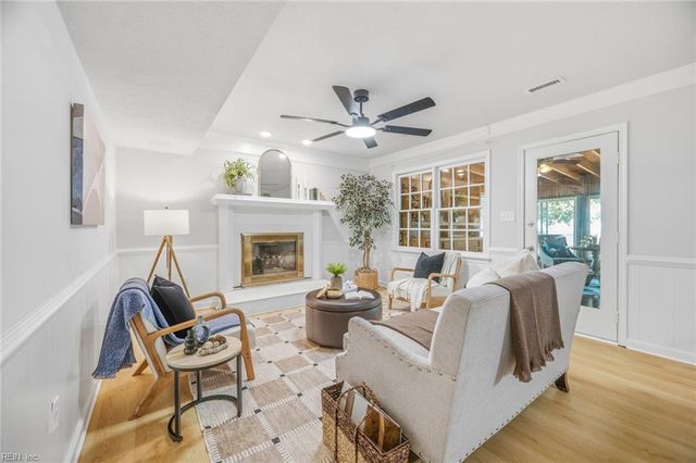 122 Michaels Woods DR, Hampton, VA 23666