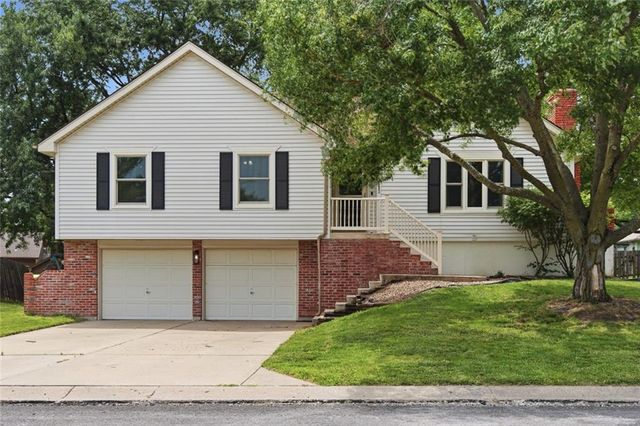 2123 NW 8th Street, Blue Springs, MO 64015